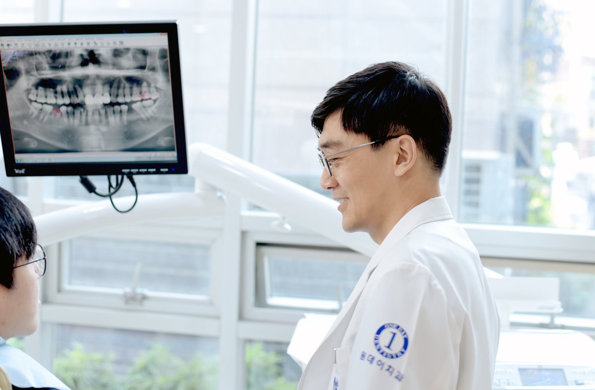 韓国インプラント 24年の臨床実績 ONEDAY歯科 院長 Dr. Kim Jin-Hwan｜日本歯科審美学会 招待講演ドクター・大手前大学 特別講義